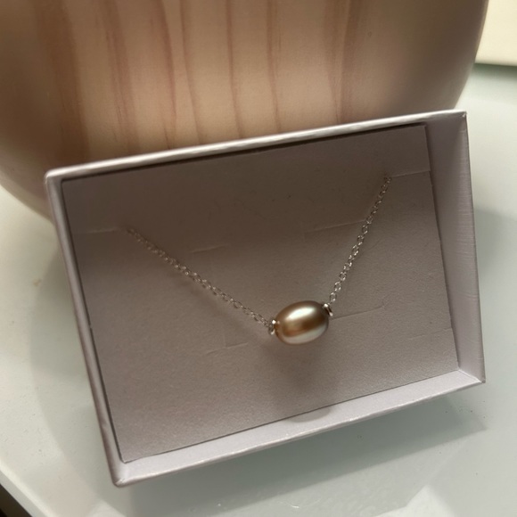 Blue floating pearl necklace - Picture 3 of 4